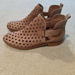 Musse & Cloud Calia Perforated Booties